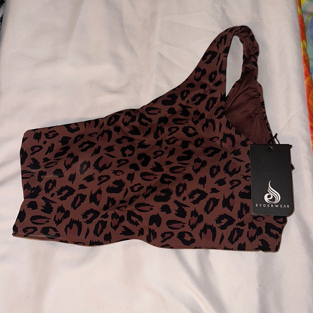 Adapt One Shoulder Sports Bra